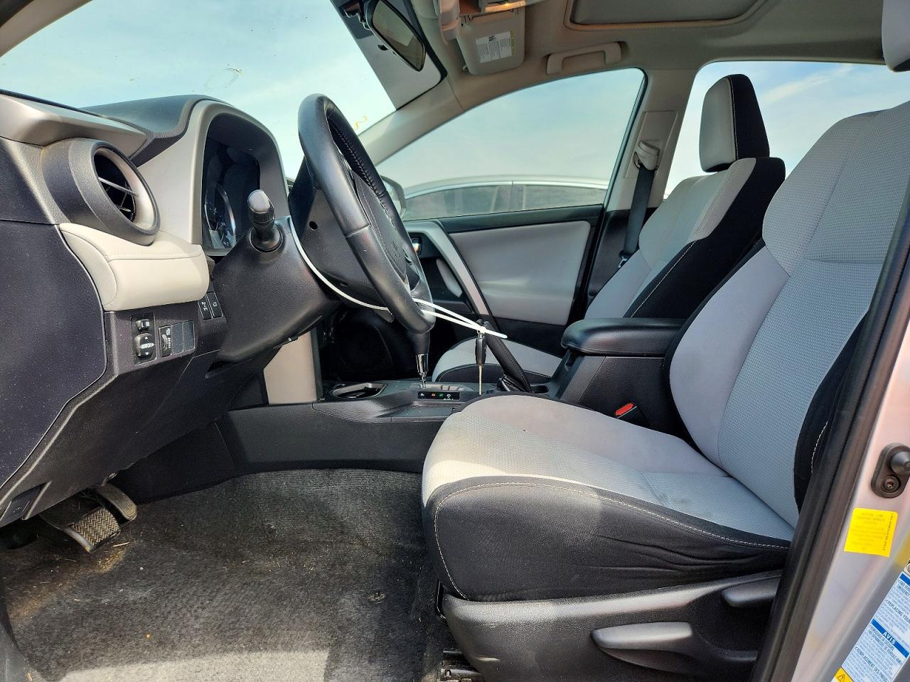 2016 TOYOTA RAV4 XLE photo 7