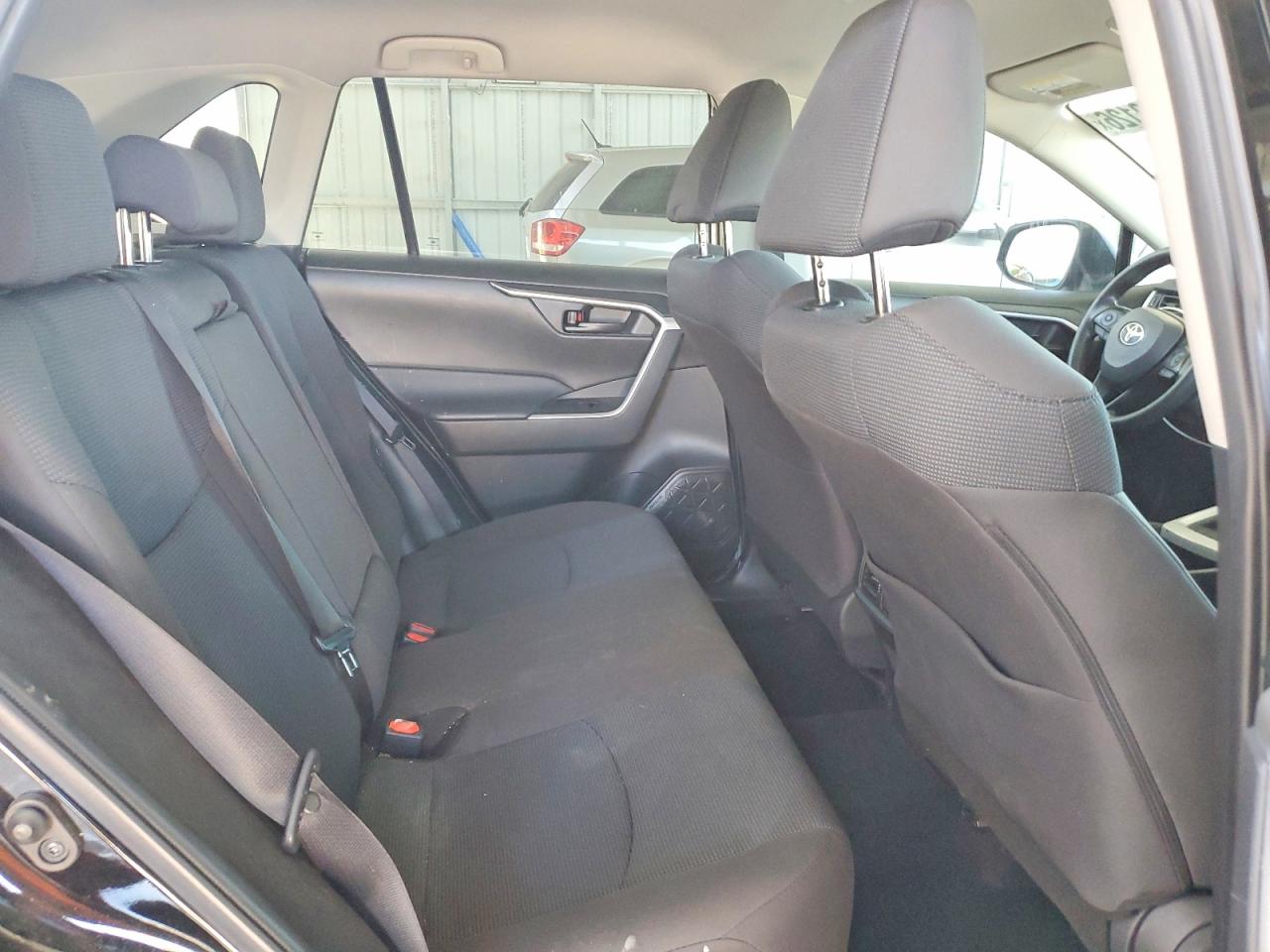 2022 TOYOTA RAV4 LE photo 11