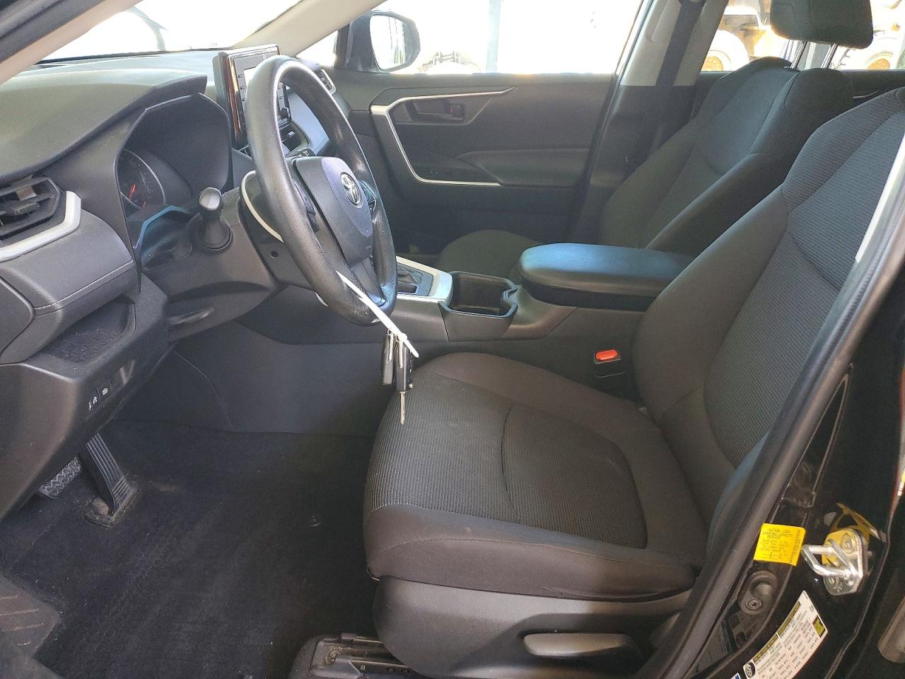 2022 TOYOTA RAV4 LE photo 7