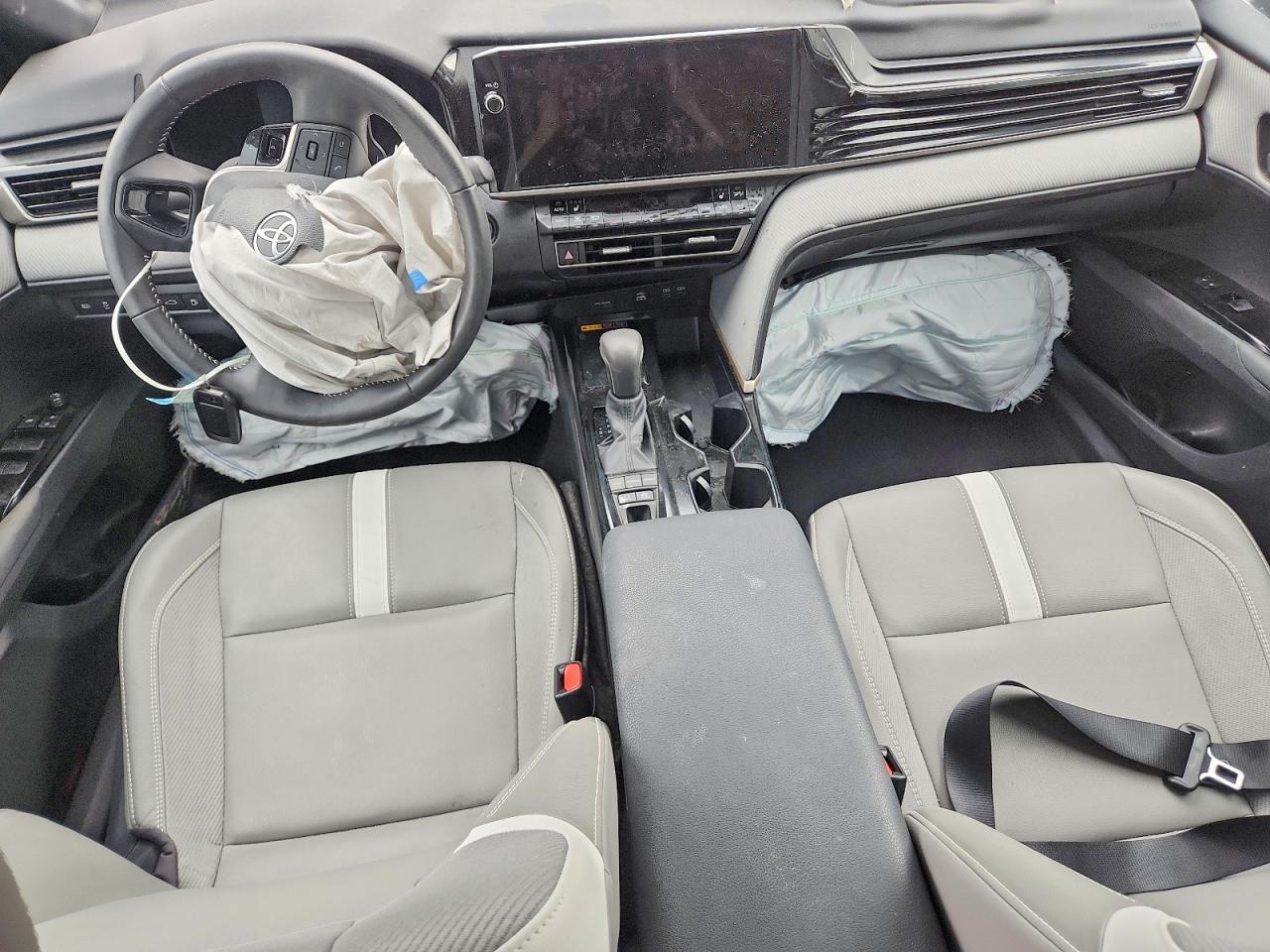 2025 TOYOTA CAMRY SE photo 15