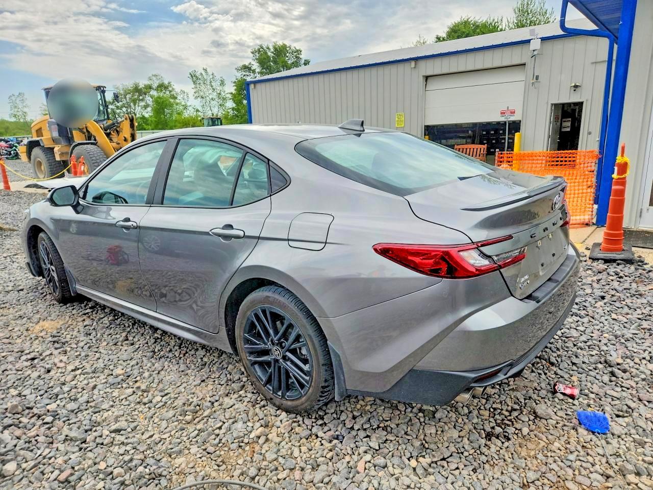 2025 TOYOTA CAMRY SE photo 3