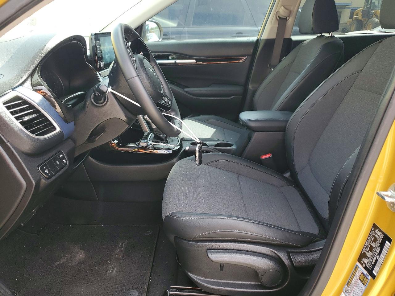 2023 KIA SELTOS S photo 13
