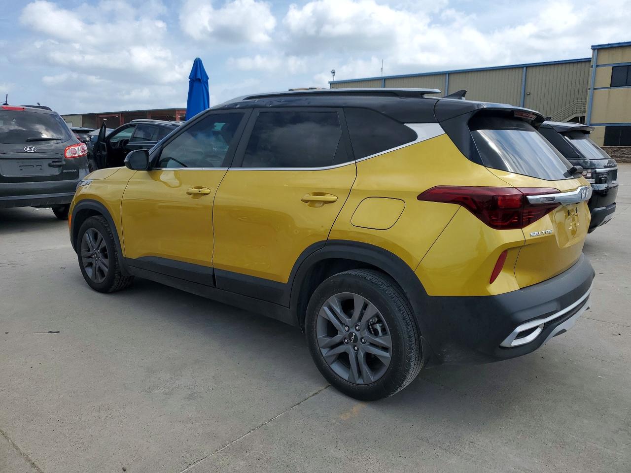 2023 KIA SELTOS S photo 3