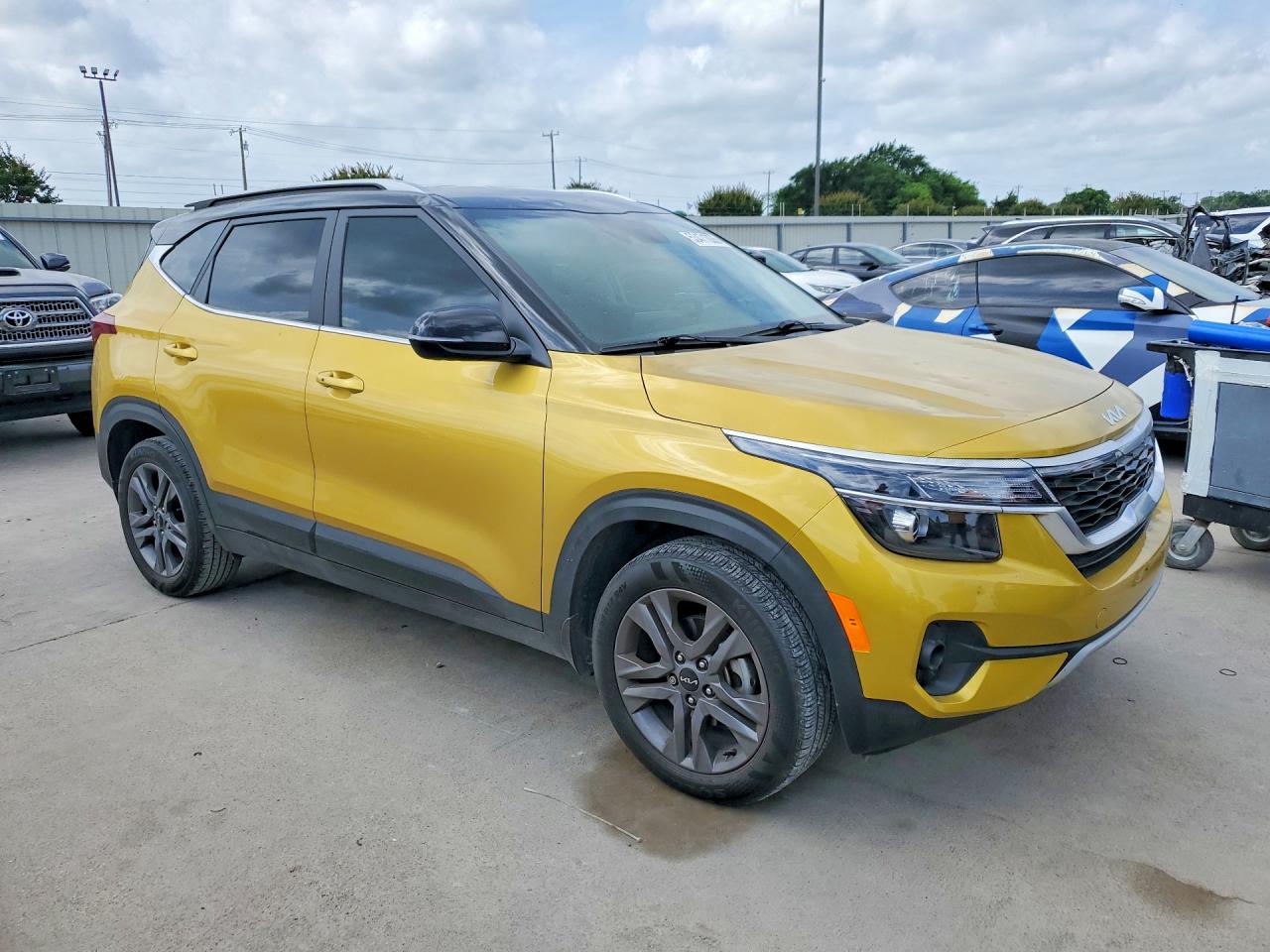 2023 KIA SELTOS S photo 7