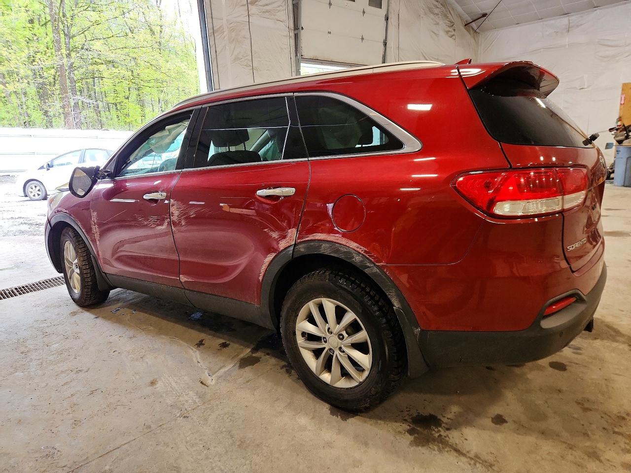 2017 KIA SORENTO LX photo 2