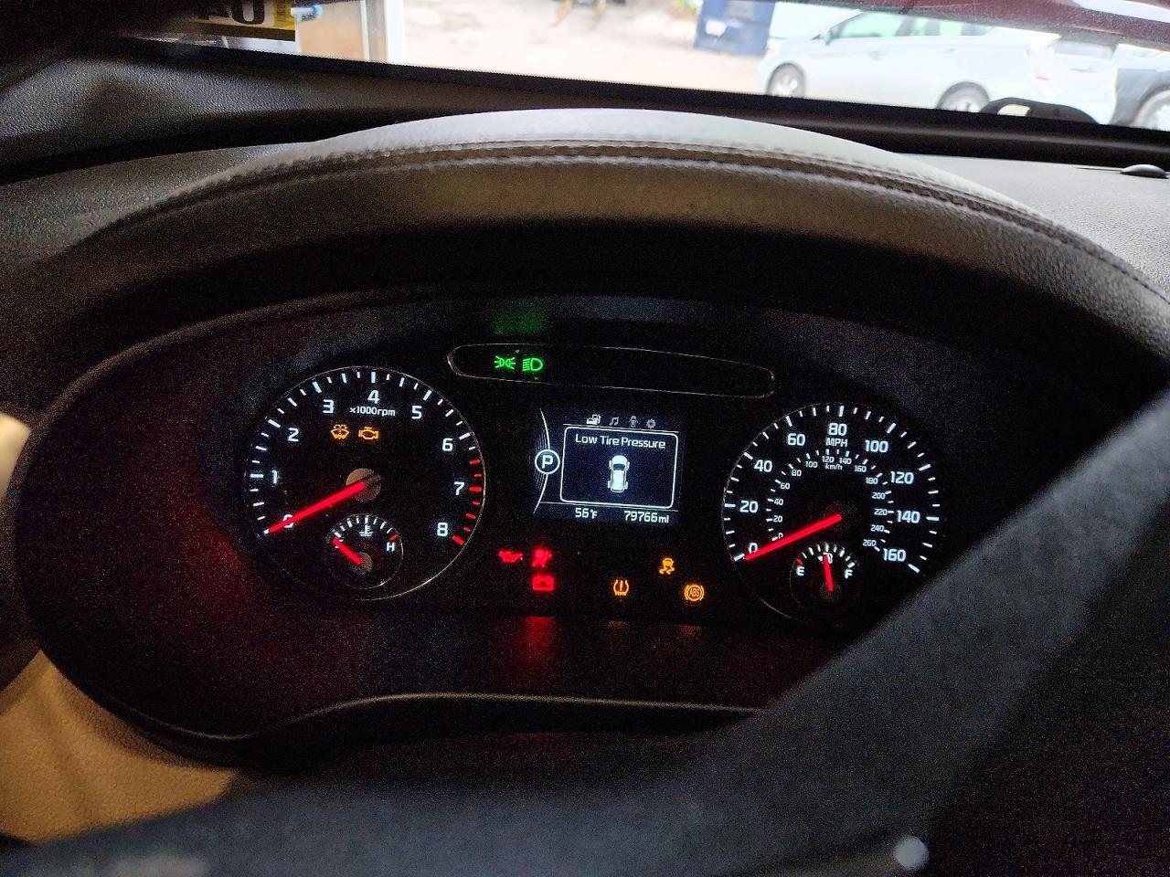 2017 KIA SORENTO LX photo 9