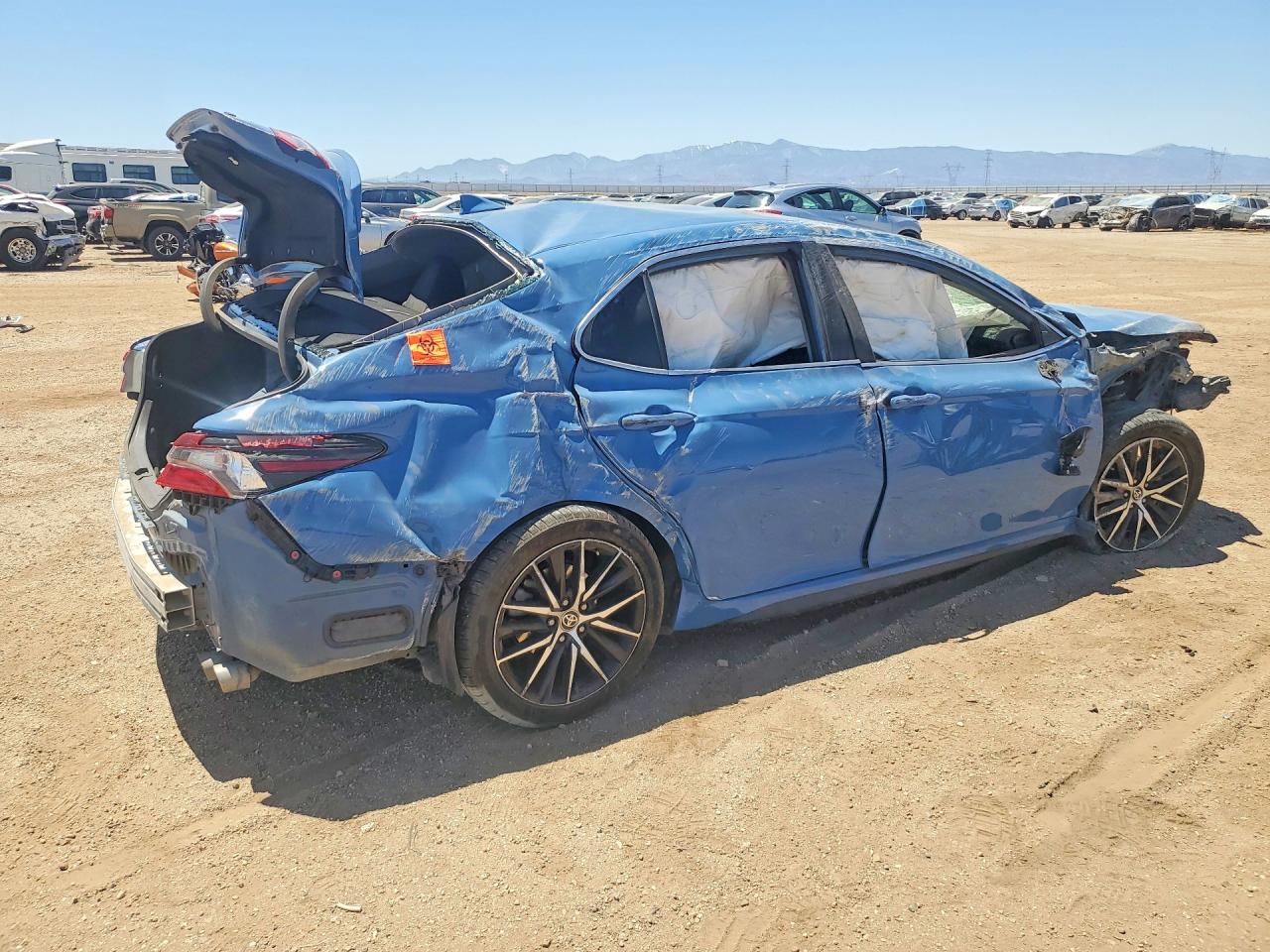 2023 TOYOTA CAMRY SE photo 3