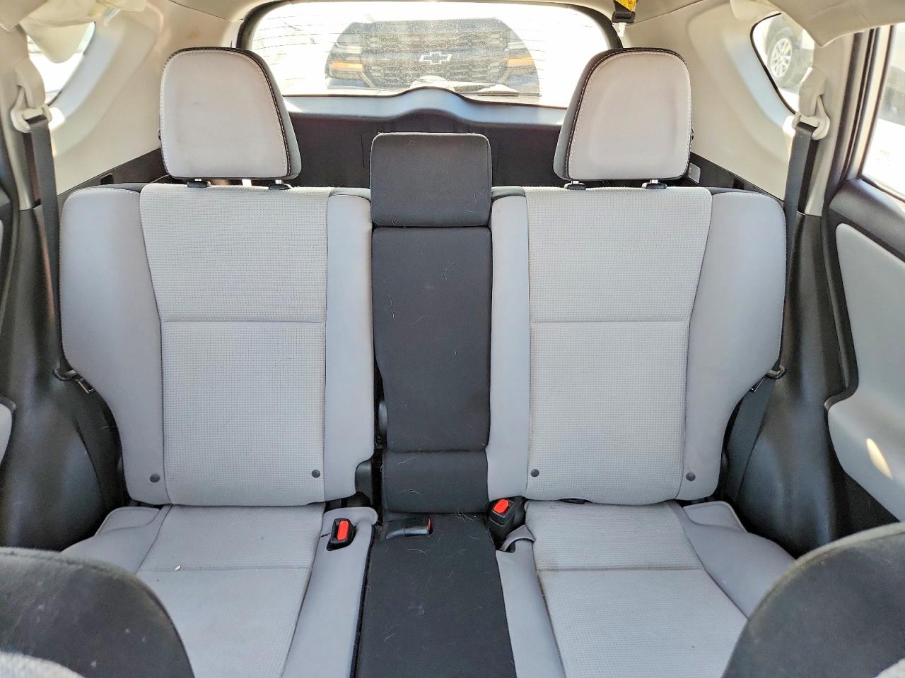 2017 TOYOTA RAV4 XLE photo 28