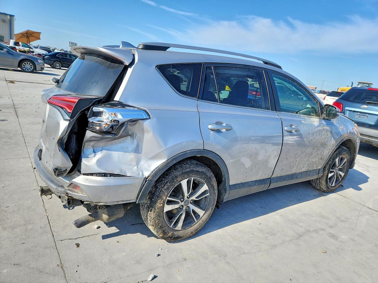 2017 TOYOTA RAV4 XLE photo 7