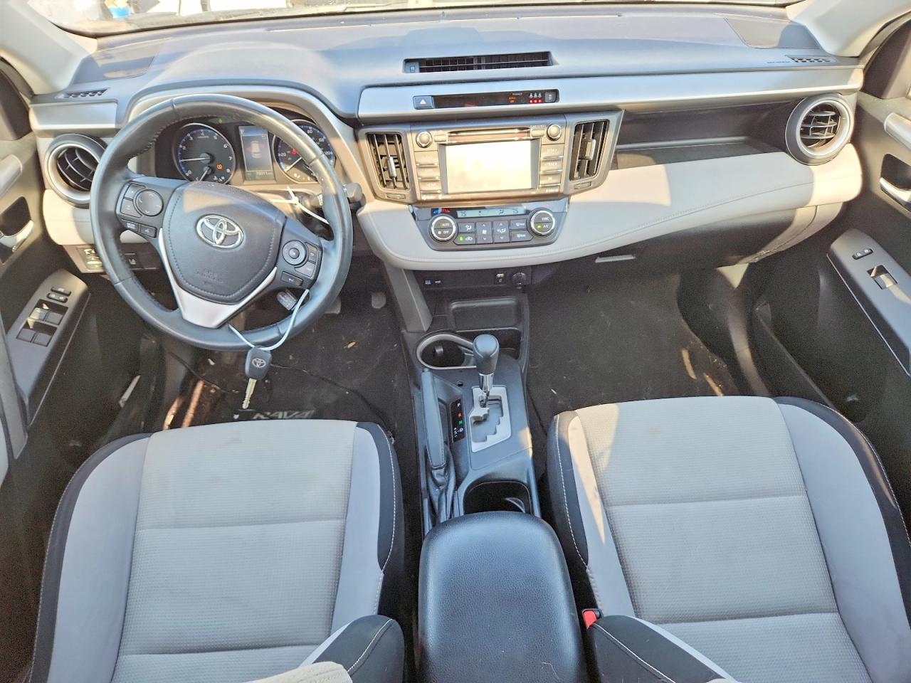 2017 TOYOTA RAV4 XLE photo 22