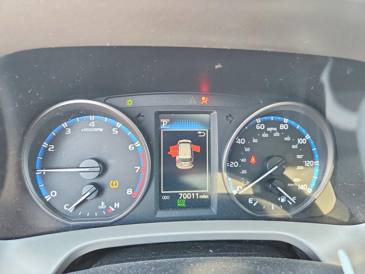 2017 TOYOTA RAV4 XLE photo 25