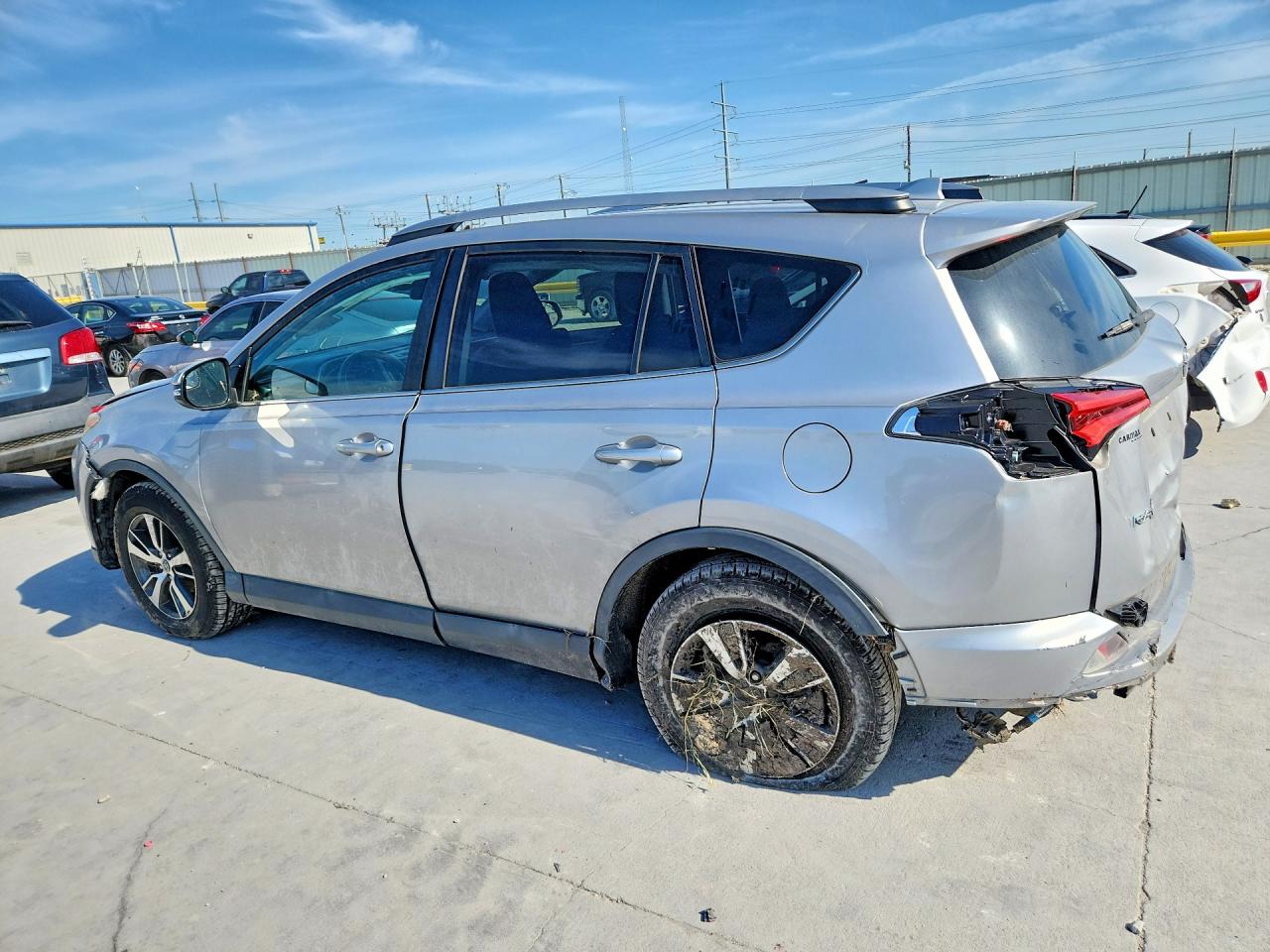 2017 TOYOTA RAV4 XLE photo 4