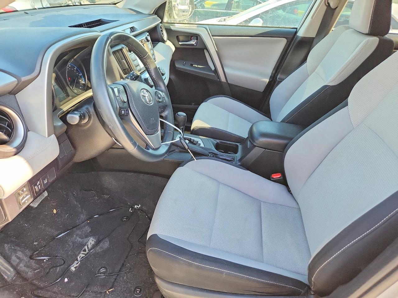 2017 TOYOTA RAV4 XLE photo 19