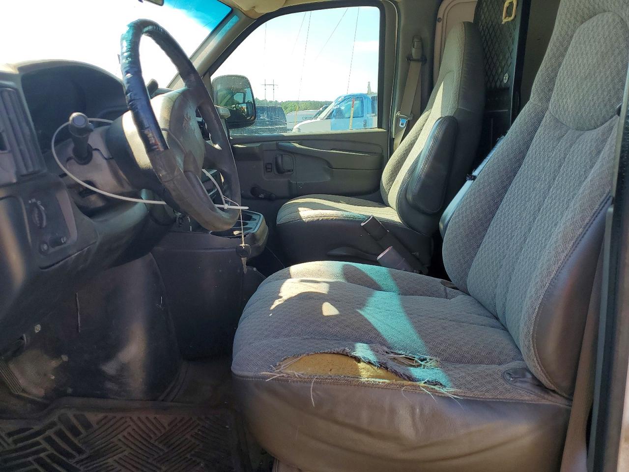2003 GMC SAVANA G3500 photo 19