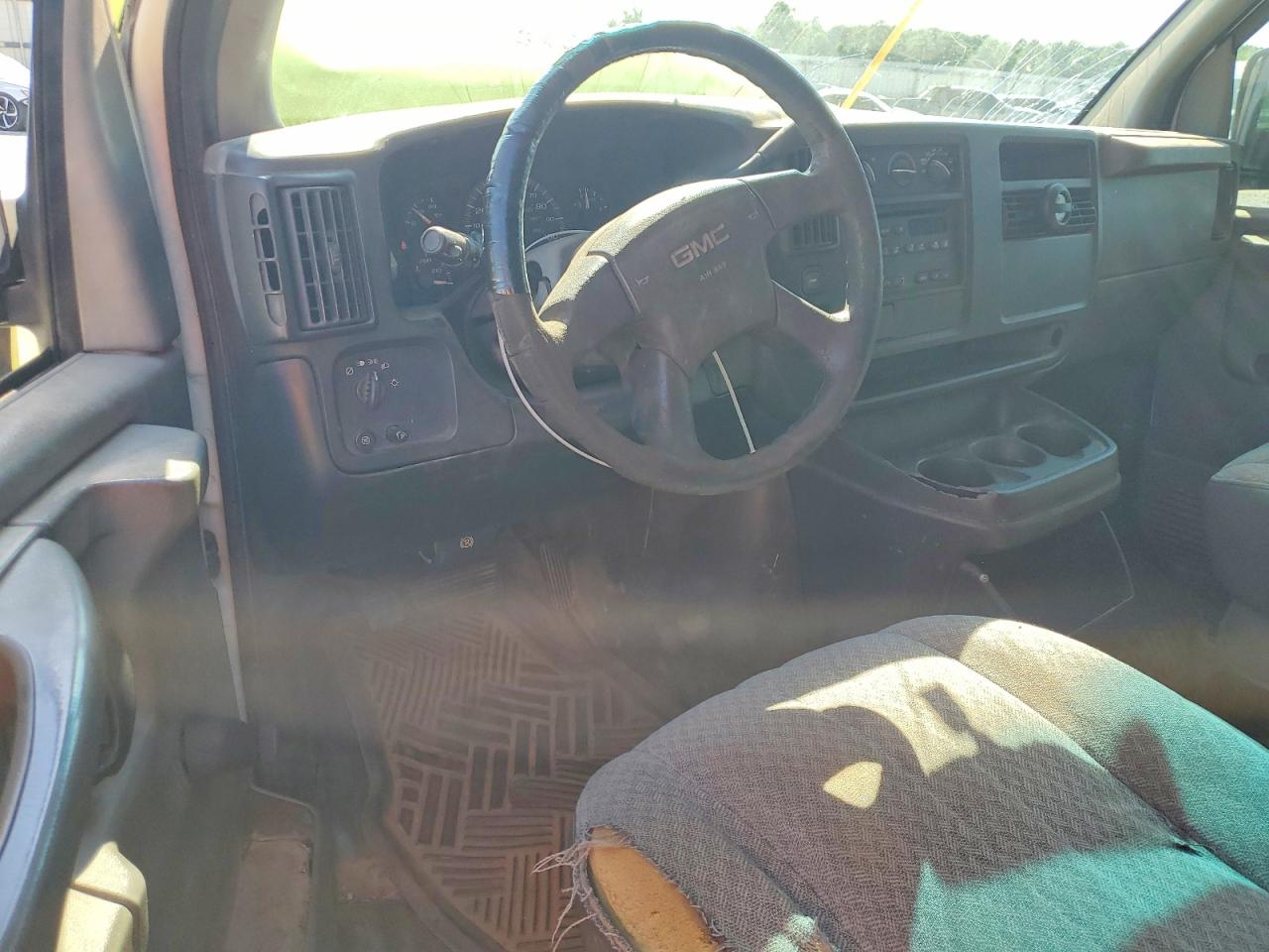 2003 GMC SAVANA G3500 photo 22