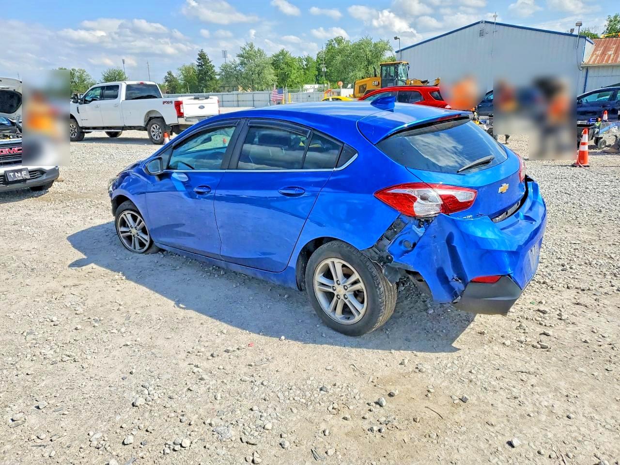 2017 CHEVROLET CRUZE LT photo 4