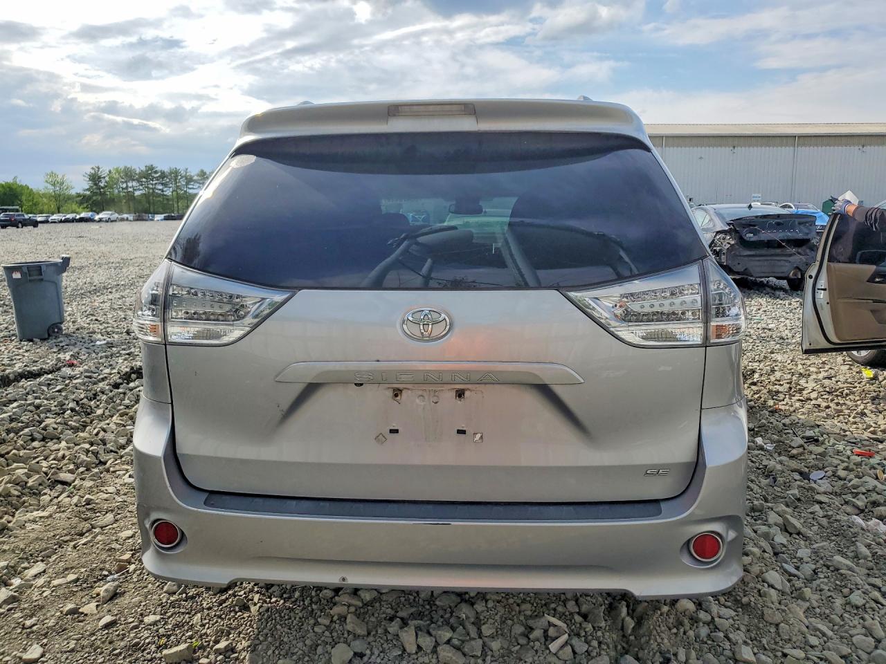 2015 TOYOTA SIENNA SPORT photo 11