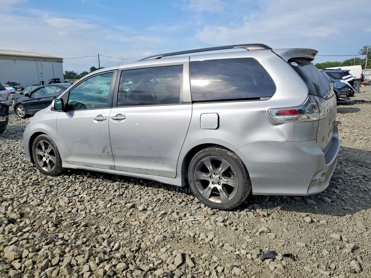 2015 TOYOTA SIENNA SPORT photo 3