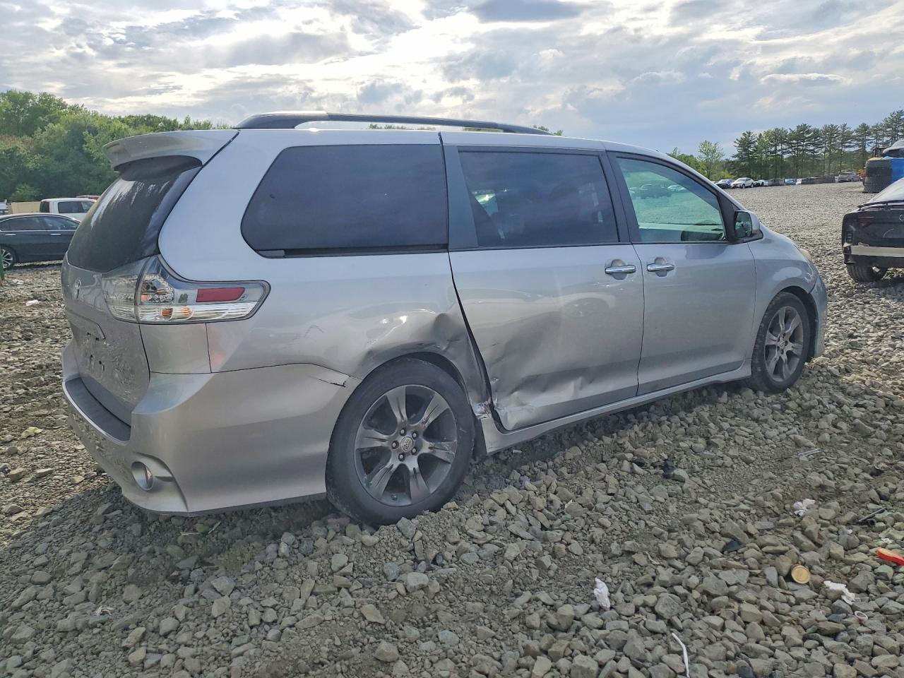 2015 TOYOTA SIENNA SPORT photo 5