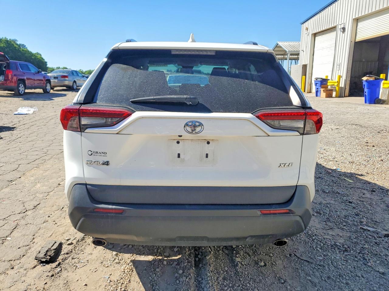 2021 TOYOTA RAV4 XLE photo 16