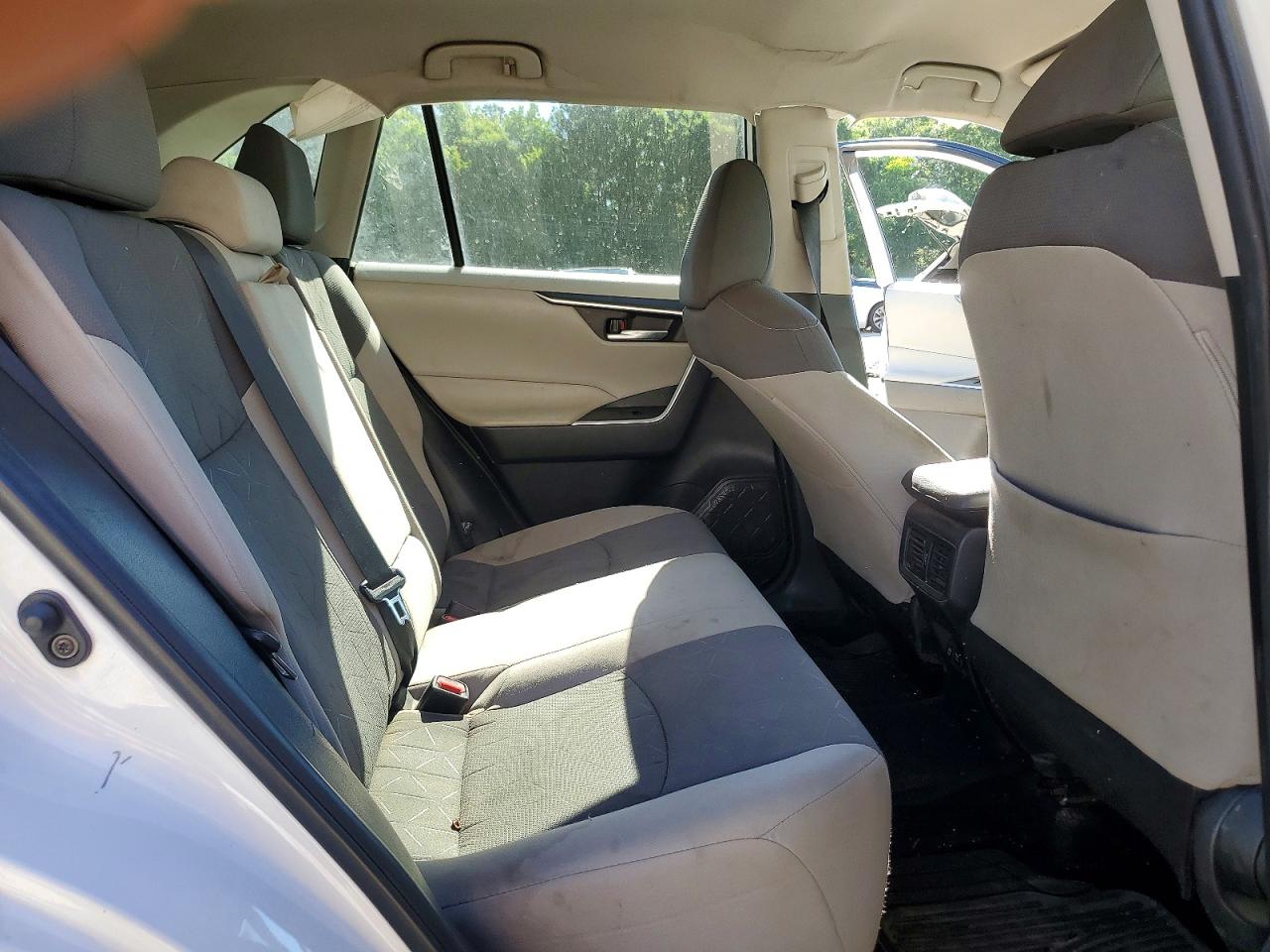 2021 TOYOTA RAV4 XLE photo 28