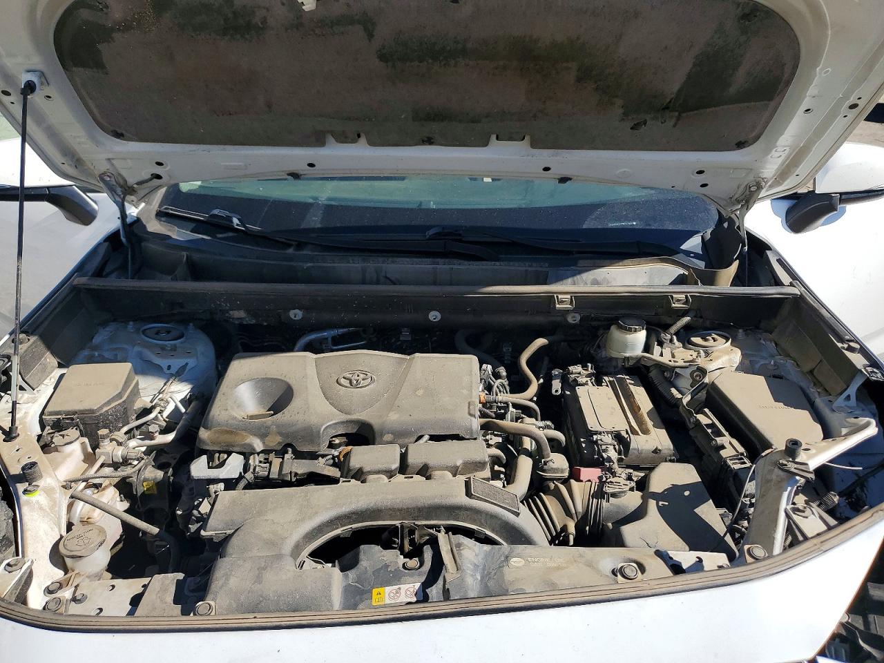 2021 TOYOTA RAV4 XLE photo 31