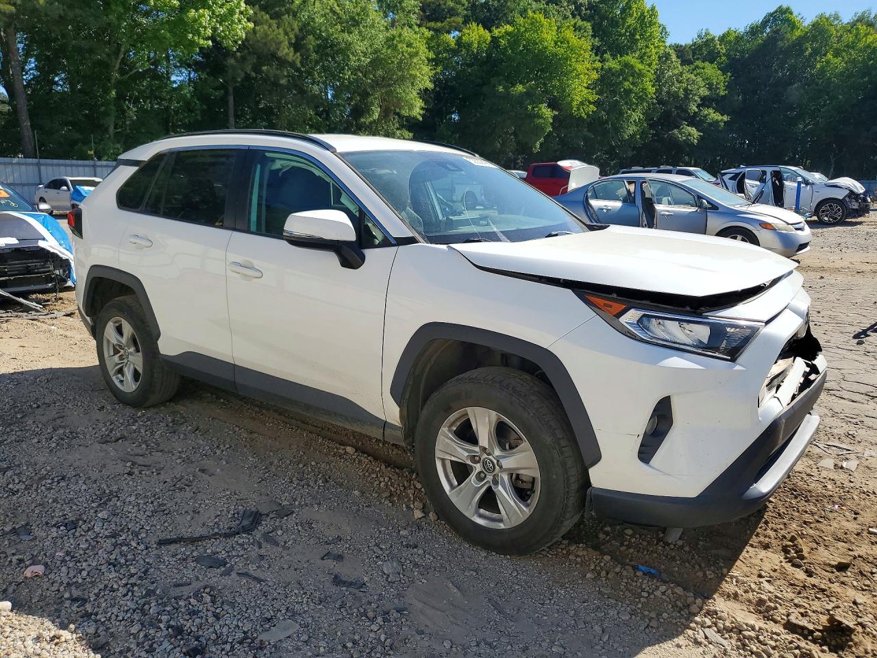 2021 TOYOTA RAV4 XLE photo 10