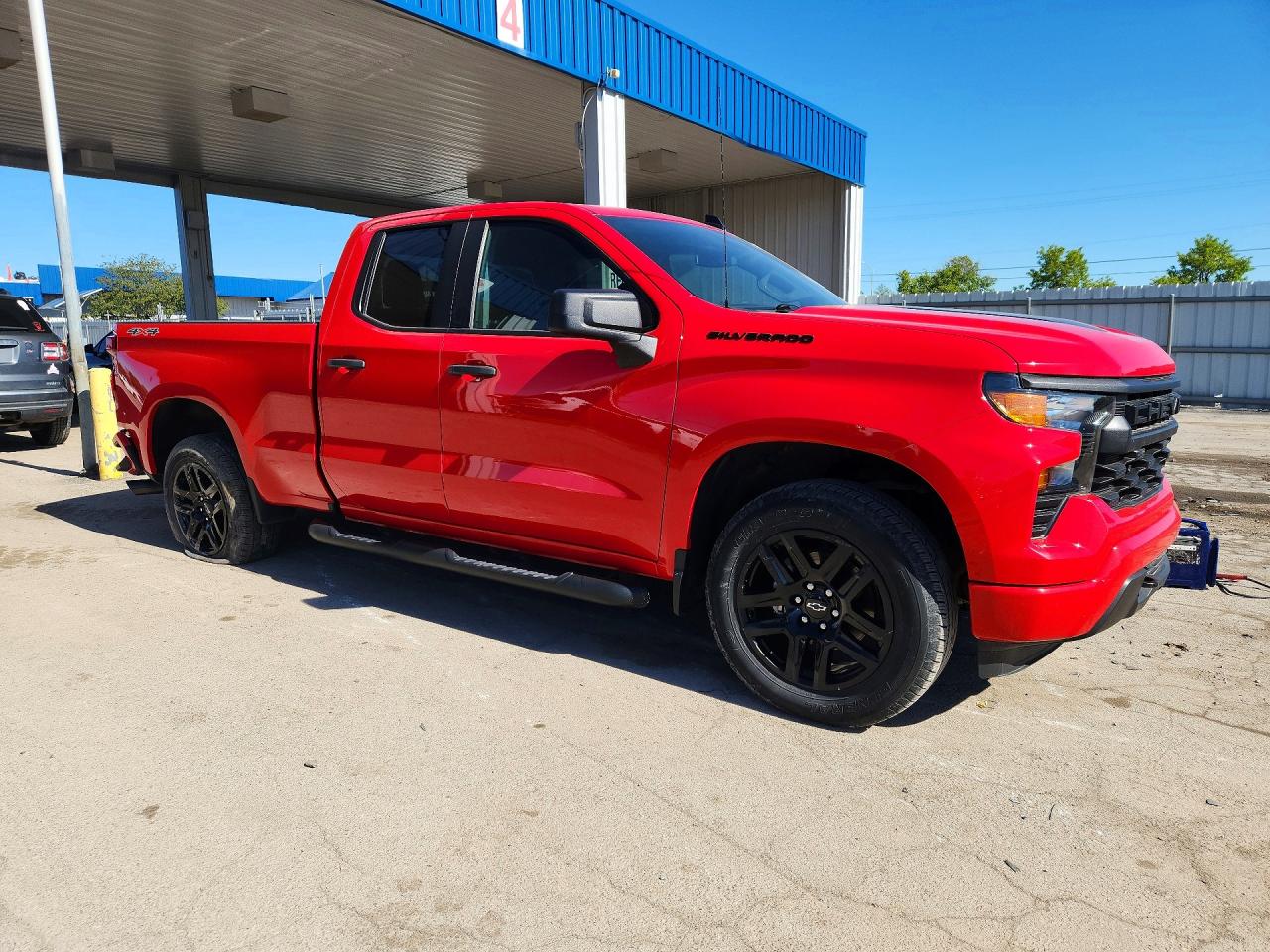 2024 CHEVROLET SILVERADO K1500 CUSTOM photo 4