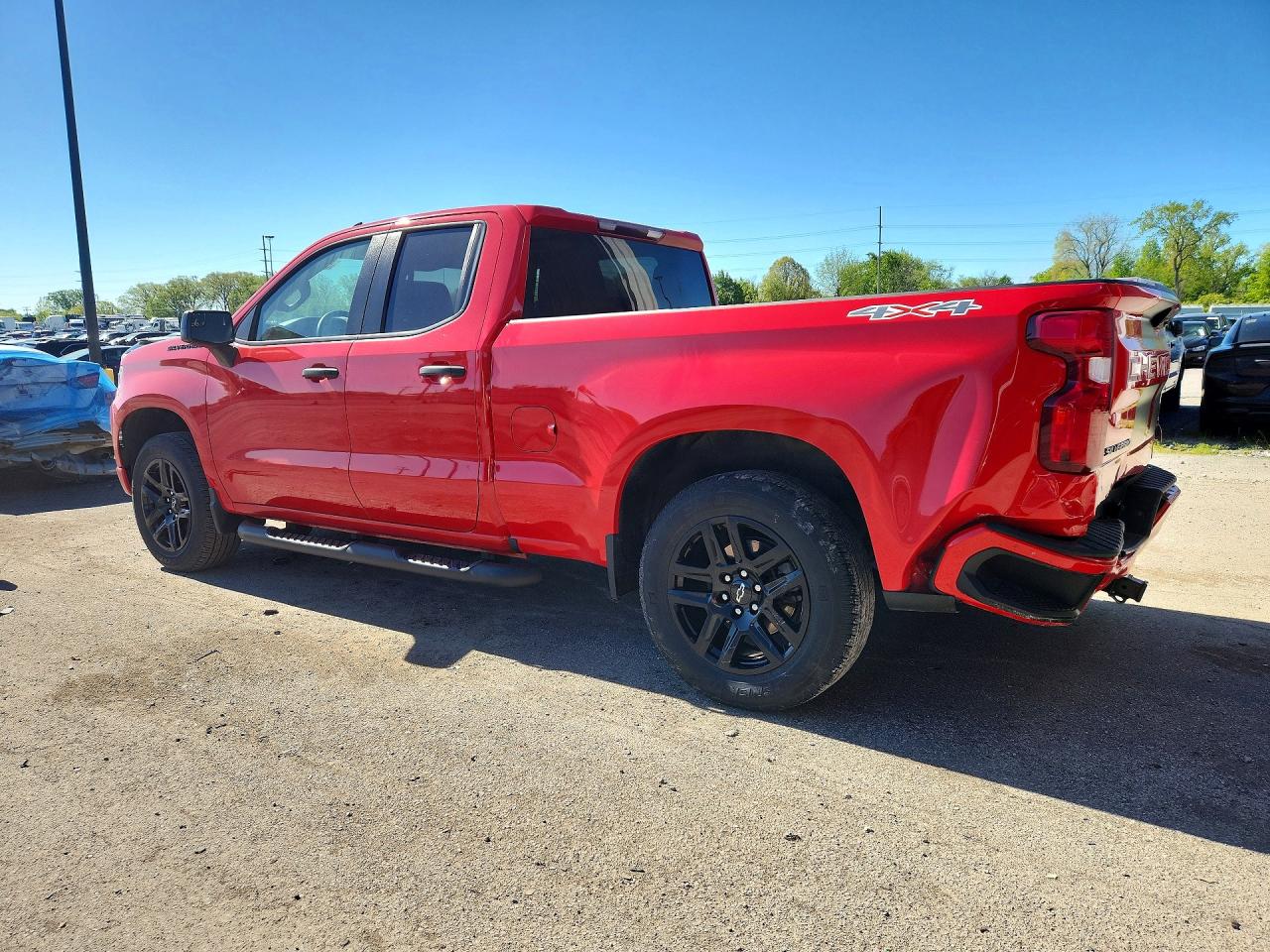 2024 CHEVROLET SILVERADO K1500 CUSTOM photo 2