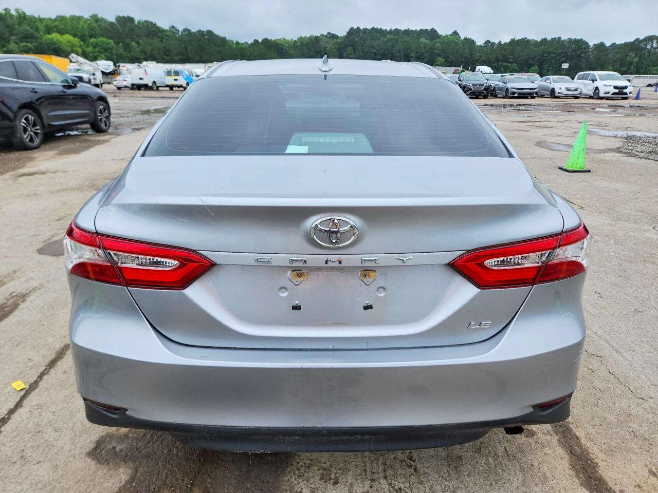 2019 TOYOTA CAMRY LE photo 11