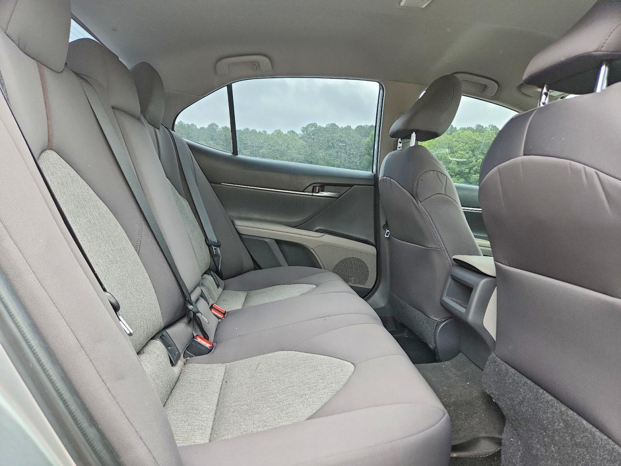 2019 TOYOTA CAMRY LE photo 19