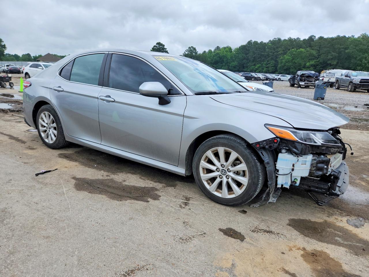 2019 TOYOTA CAMRY LE photo 7
