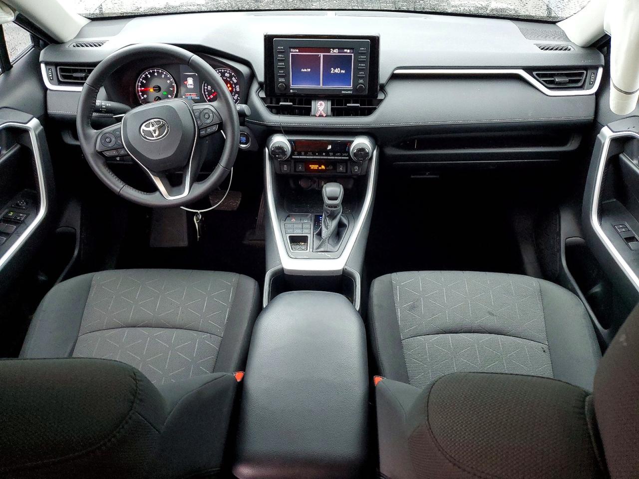 2022 TOYOTA RAV4 XLE photo 8