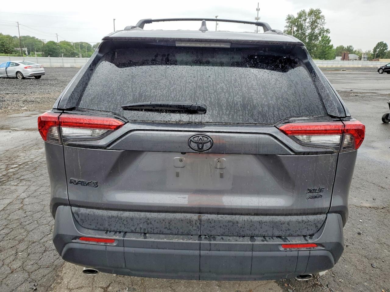 2022 TOYOTA RAV4 XLE photo 6
