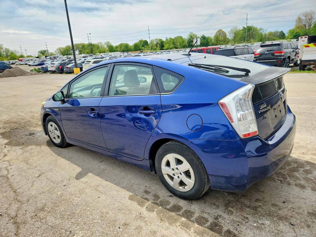 2011 TOYOTA PRIUS TWO photo 2