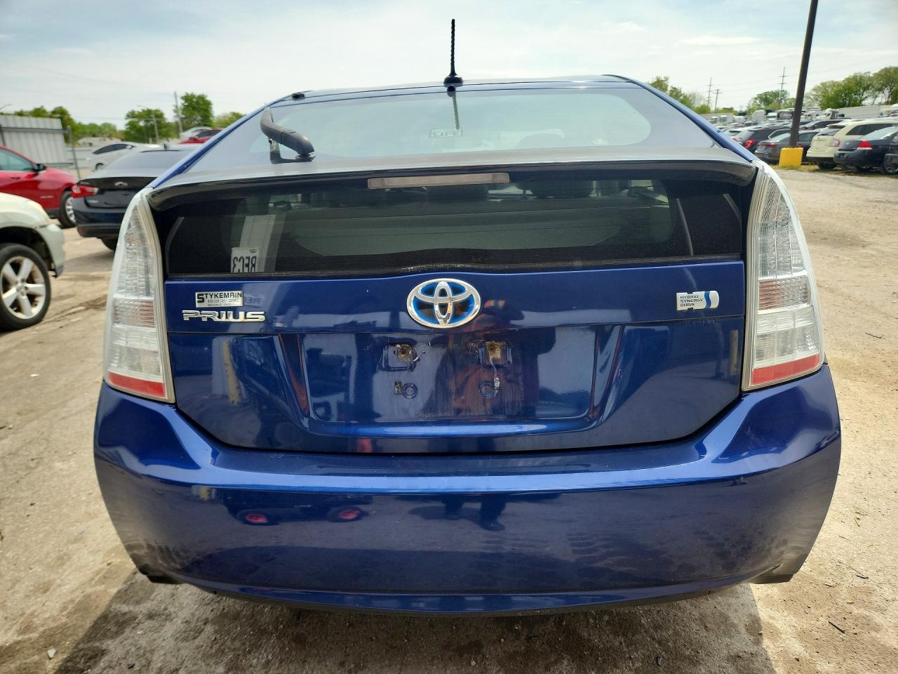2011 TOYOTA PRIUS TWO photo 6