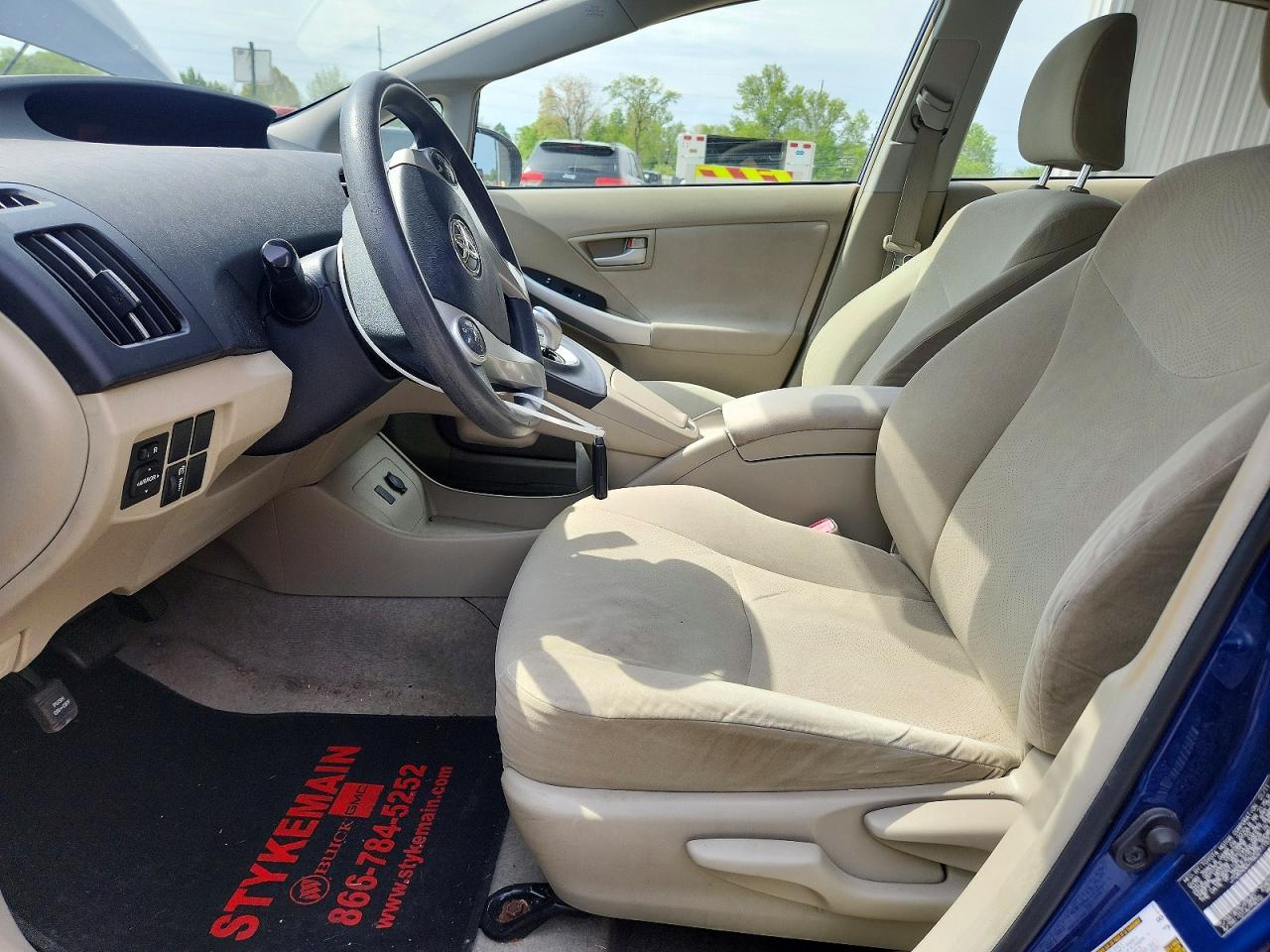 2011 TOYOTA PRIUS TWO photo 7