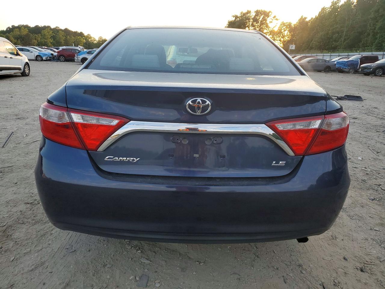 2016 TOYOTA CAMRY LE photo 16