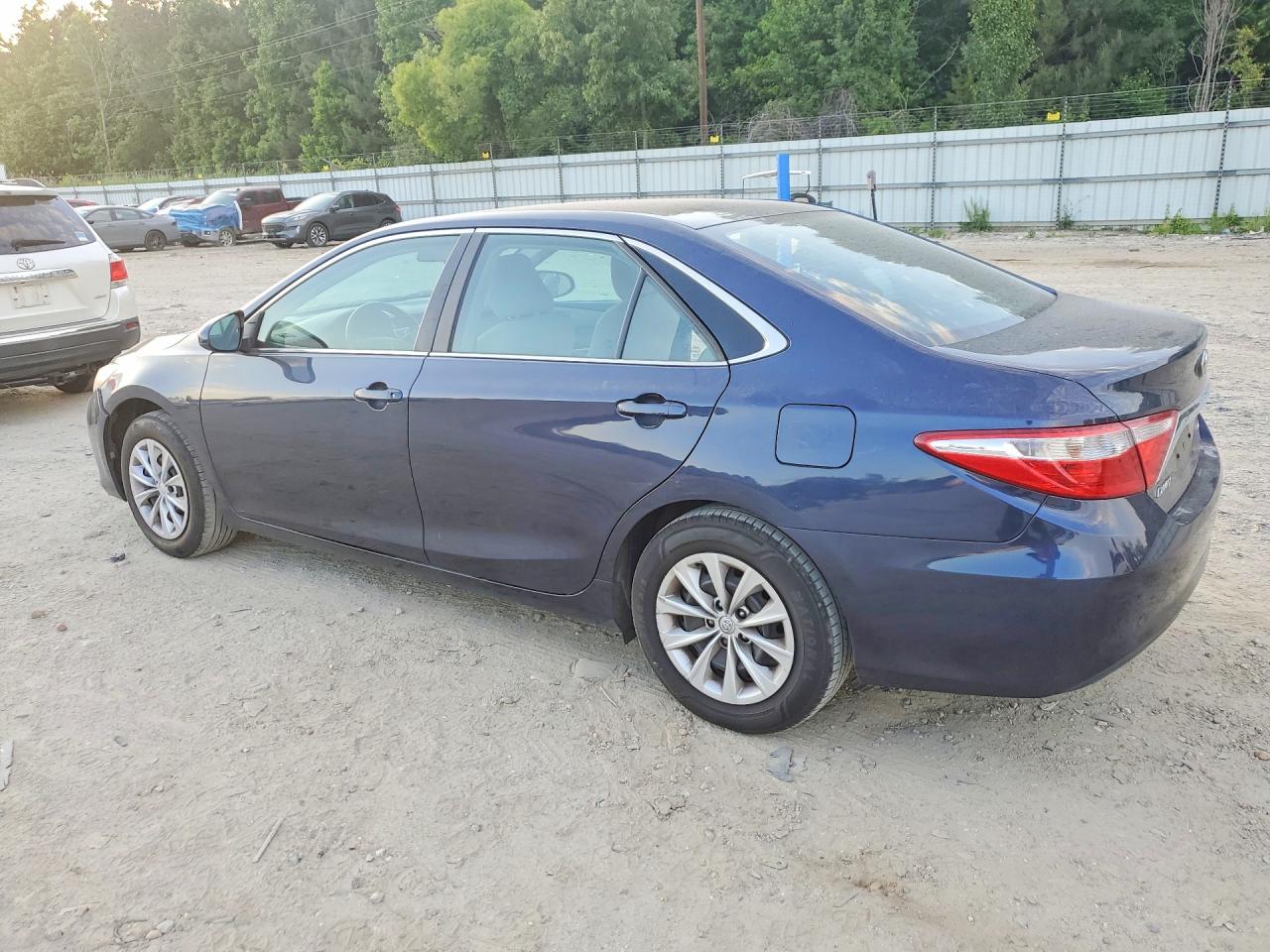 2016 TOYOTA CAMRY LE photo 4
