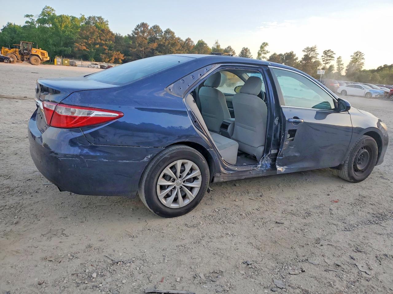 2016 TOYOTA CAMRY LE photo 7