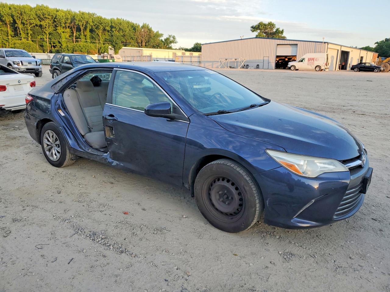 2016 TOYOTA CAMRY LE photo 10
