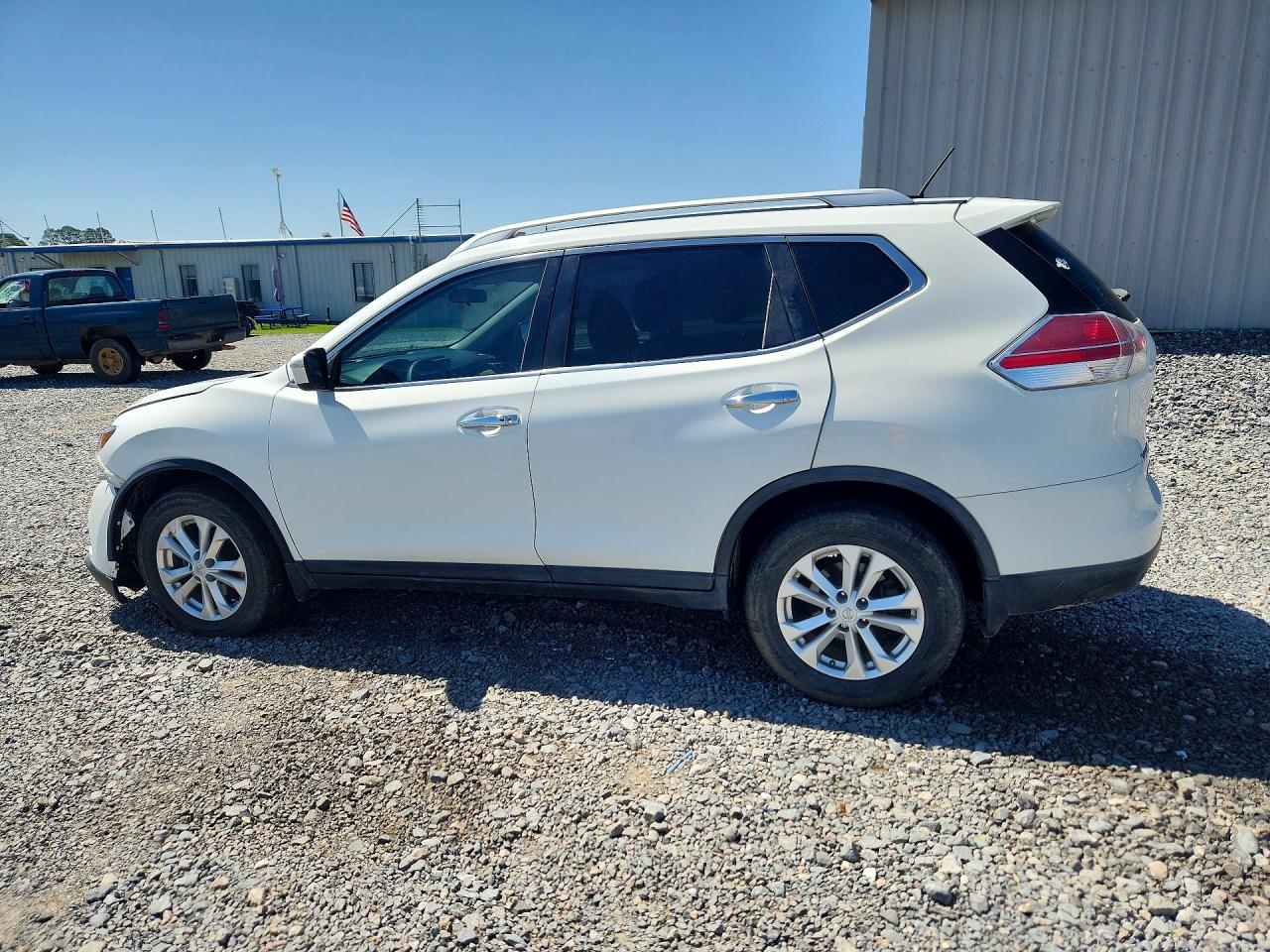 2016 NISSAN ROGUE SV photo 2
