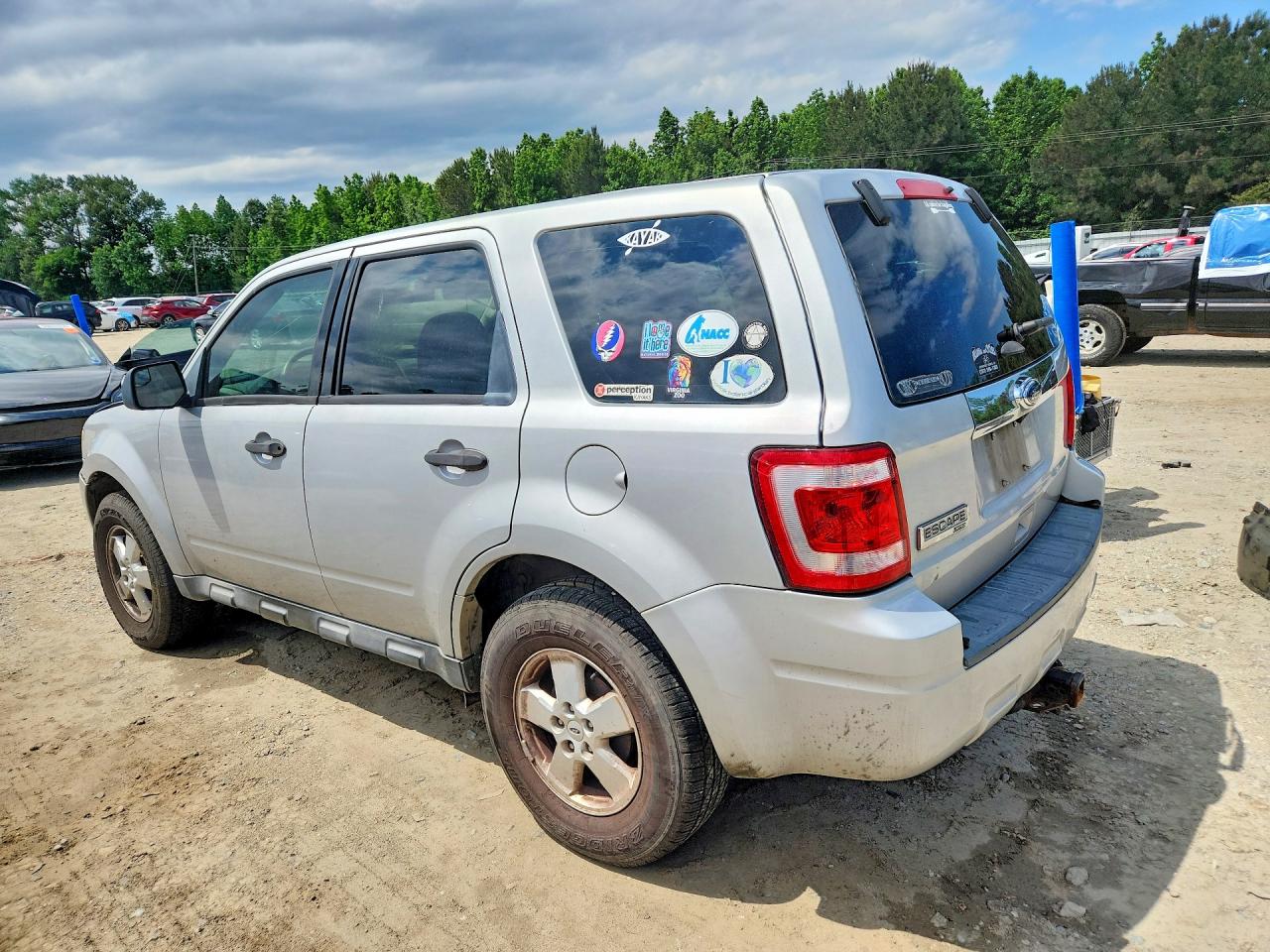 2010 FORD ESCAPE XLS photo 3