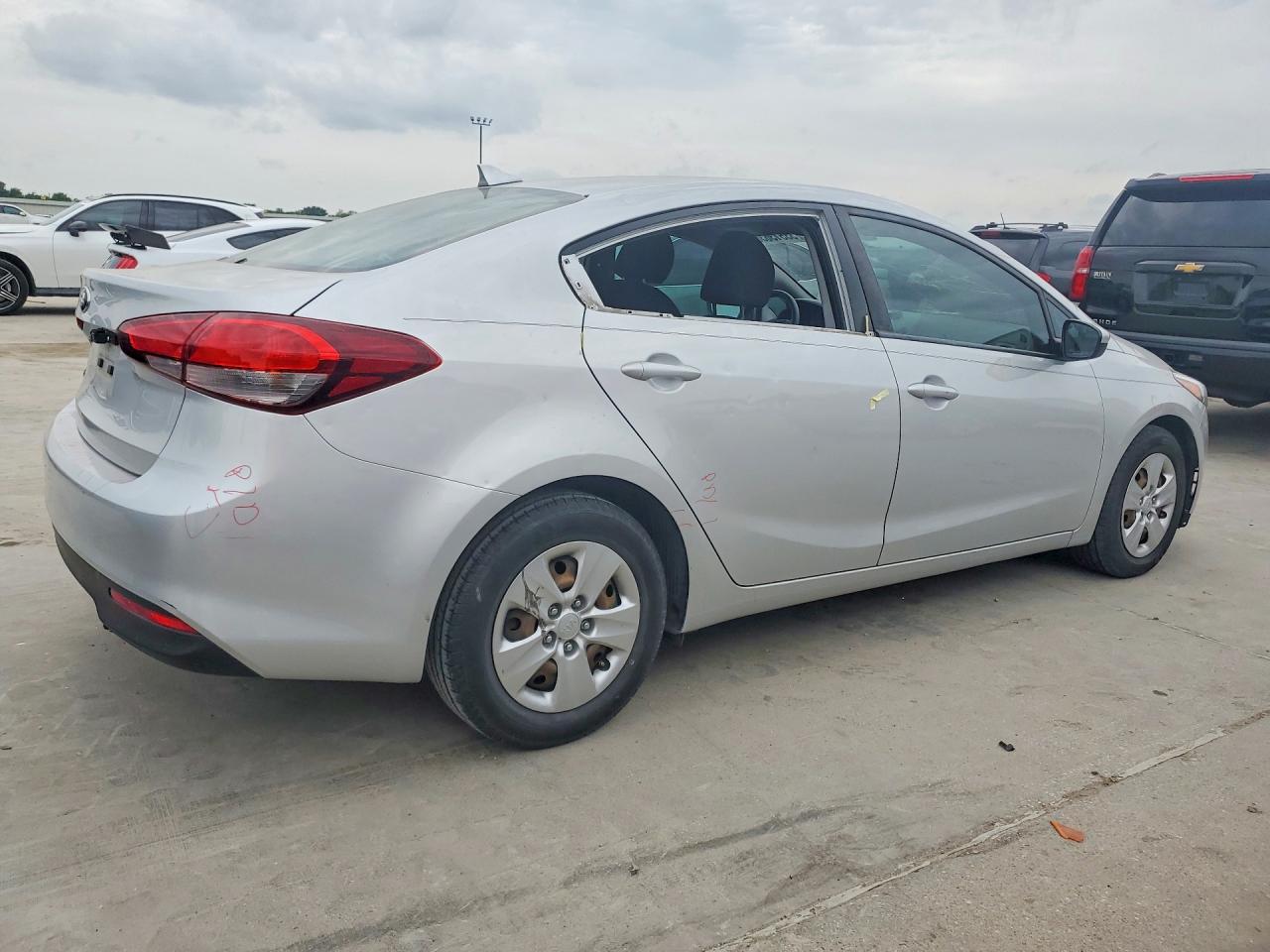 2017 KIA FORTE LX photo 5