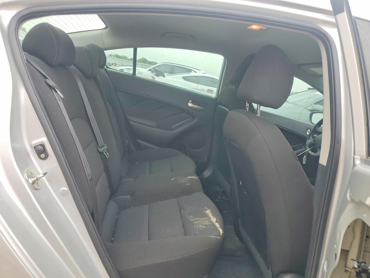 2017 KIA FORTE LX photo 19