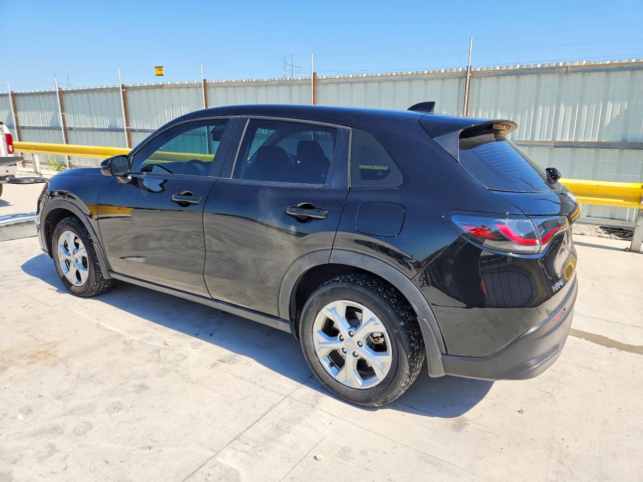 2024 HONDA HR-V LX photo 2
