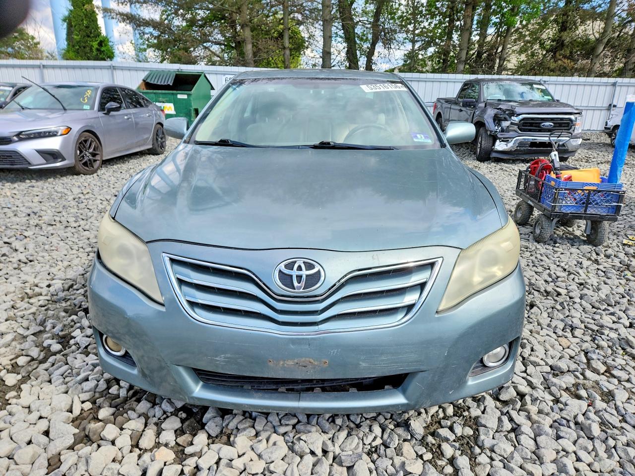 2010 TOYOTA CAMRY XLE photo 9