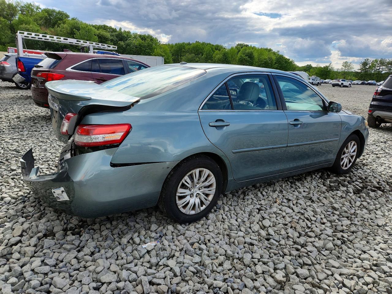 2010 TOYOTA CAMRY XLE photo 5