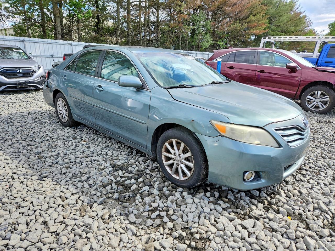 2010 TOYOTA CAMRY XLE photo 7