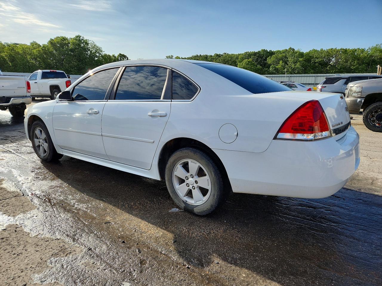 2010 CHEVROLET IMPALA LT photo 3